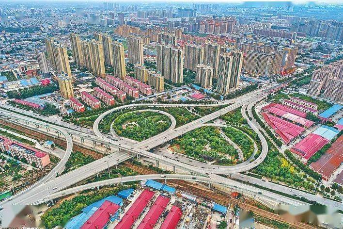 夕阳下的古戏台,书生凝望故乡情